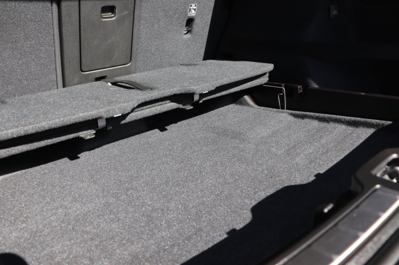 Used 2020 Volvo XC40 T5 R-Design image 8