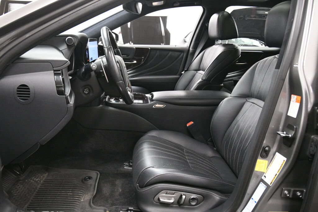 Used 2023 Lexus LS 500 AWD image 10