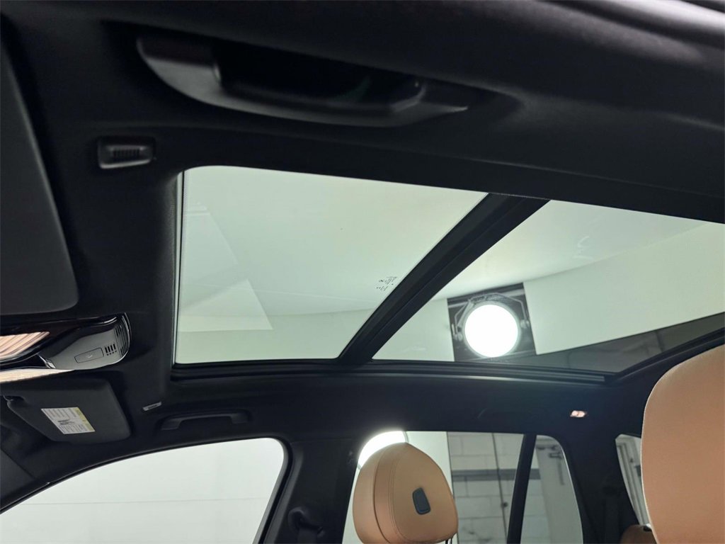Used 2022 BMW X5 xDrive40i w/ M Sport Package image 32
