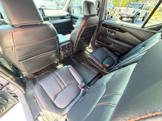 Used 2025 Honda Pilot TrailSport image 6