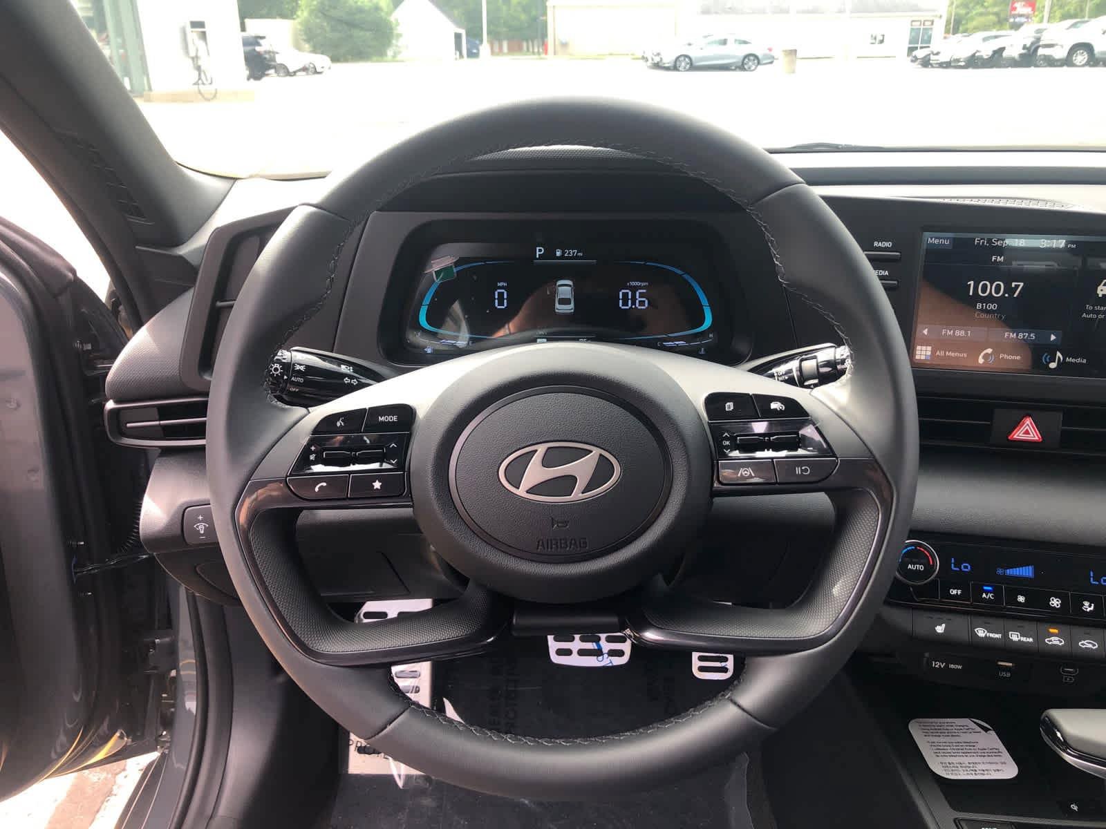 New 2026 Hyundai Elantra SEL Sport FWD image 11