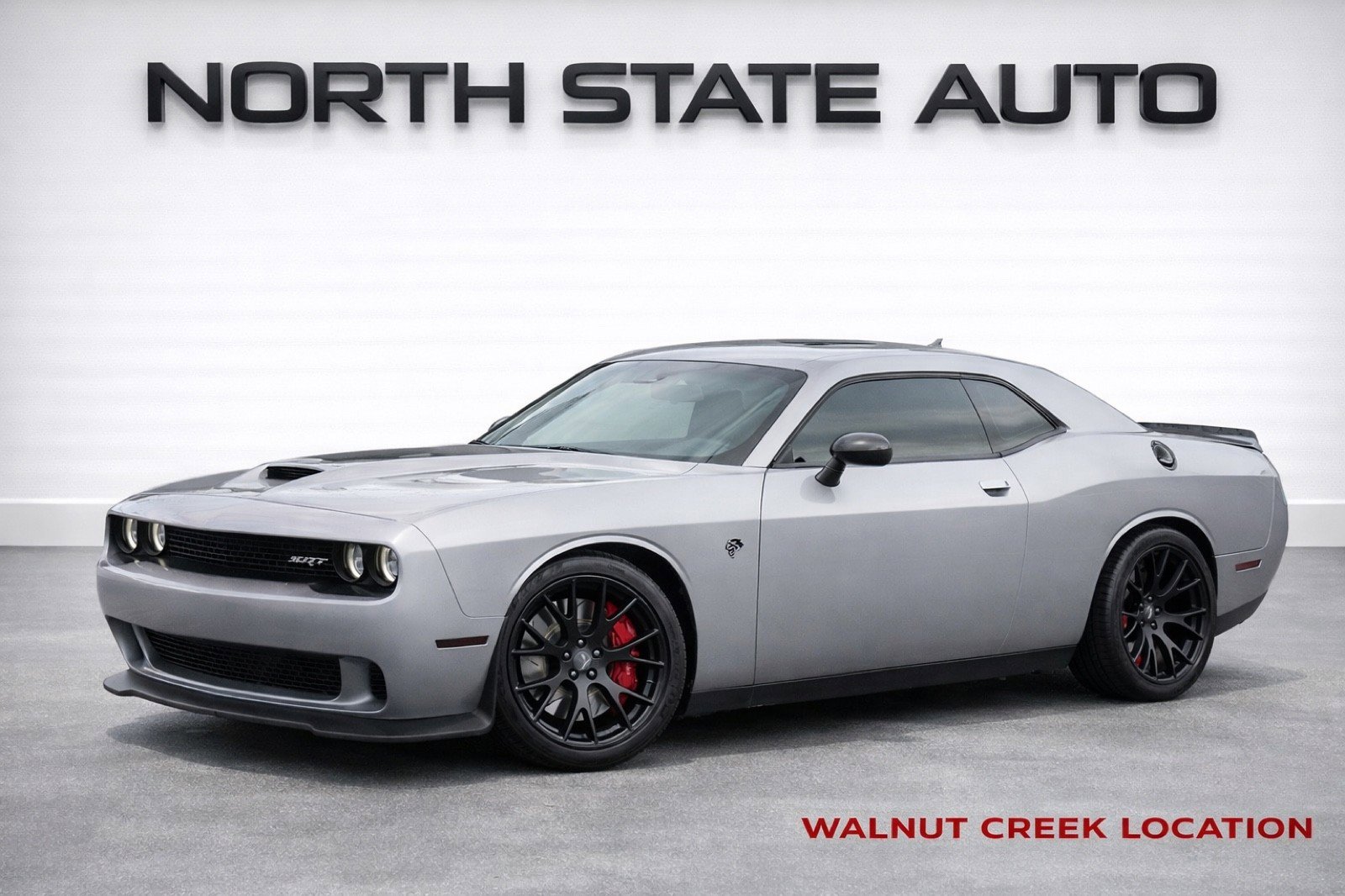 Used 2016 Dodge Challenger SRT Hellcat image 1