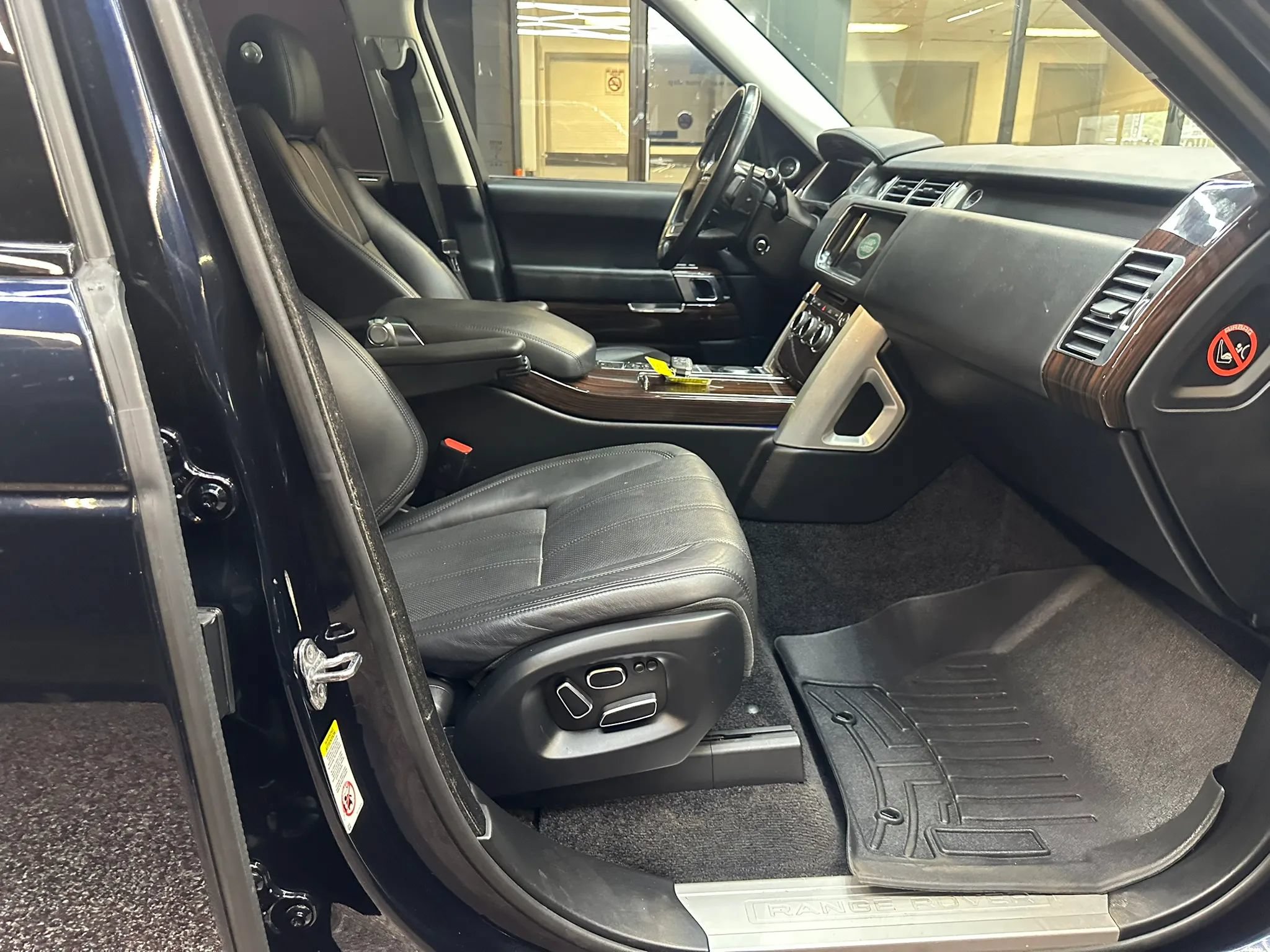 Used 2014 Land Rover Range Rover HSE AWD/4WD image 32