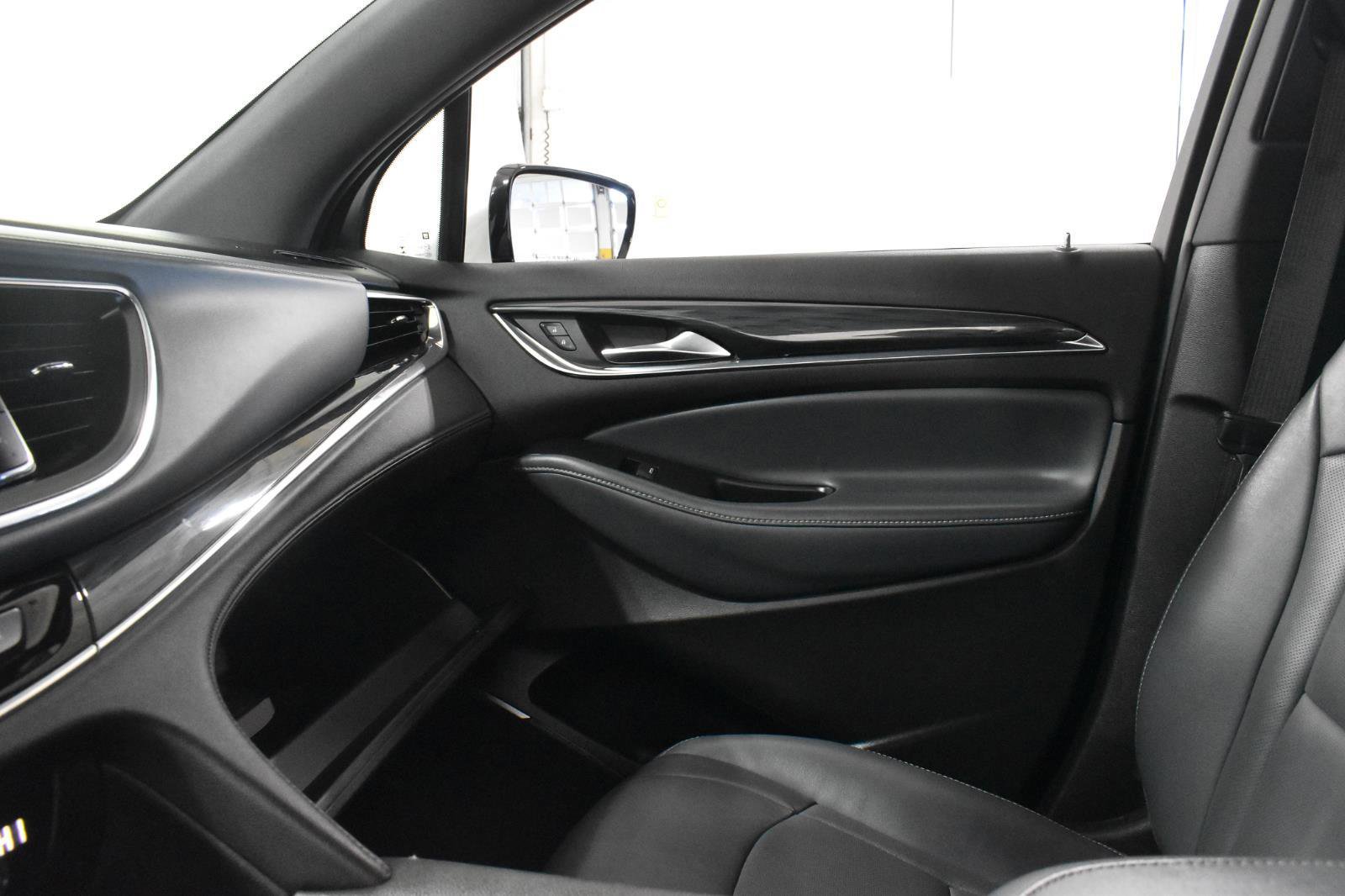 Used 2022 Buick Enclave Premium image 24