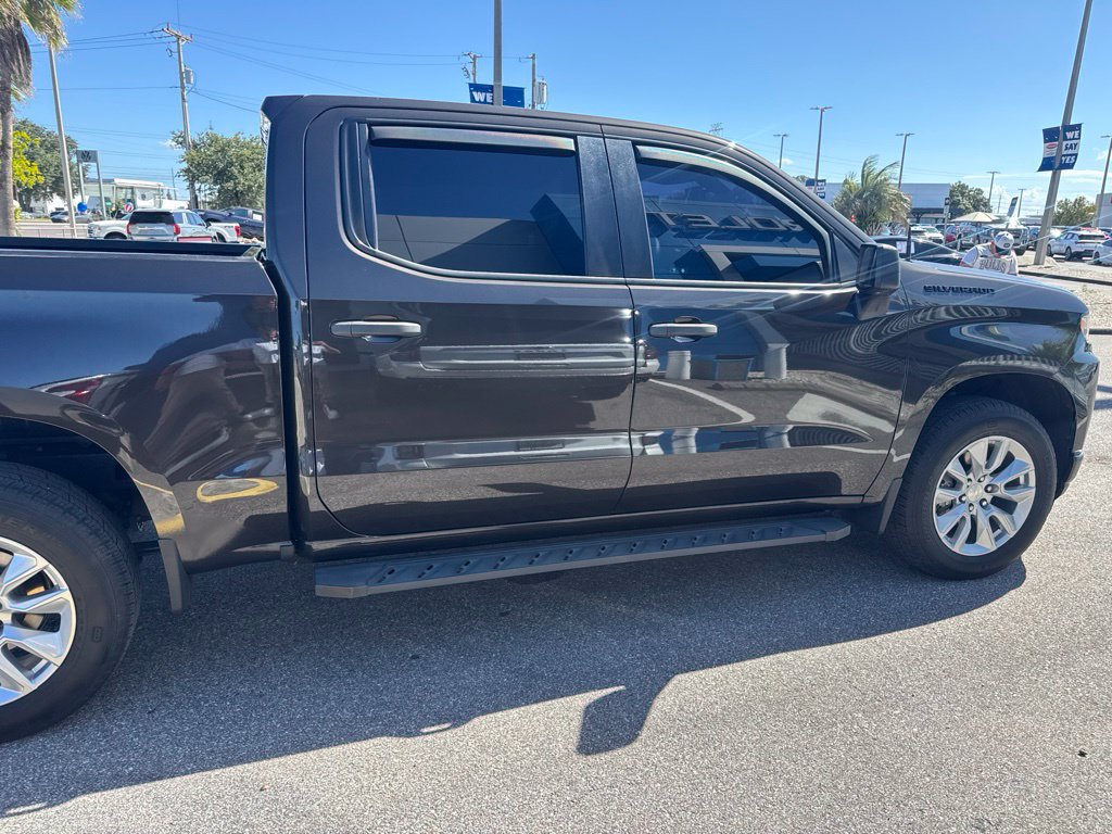 Used 2022 Chevrolet Silverado 1500 Custom w/ LPO, Dark Essentials Package RWD image 4