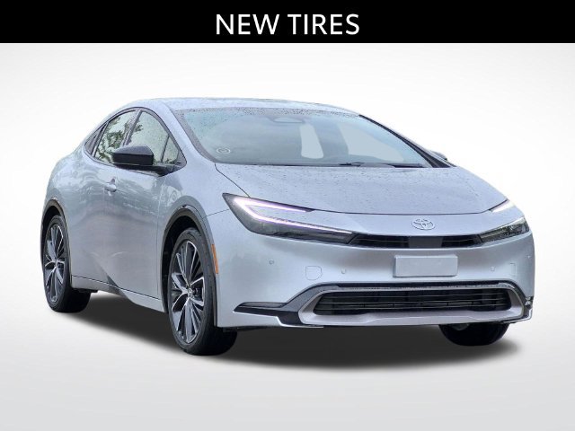 Certified 2025 Toyota Prius XLE FWD image 3
