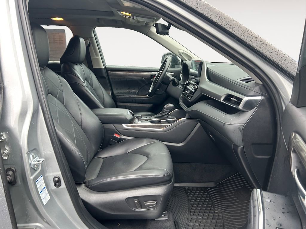 Used 2022 Toyota Highlander Platinum image 10
