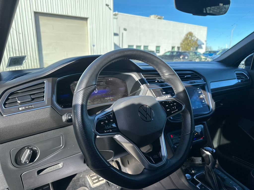 Certified 2022 Volkswagen Tiguan SE R-Line image 6
