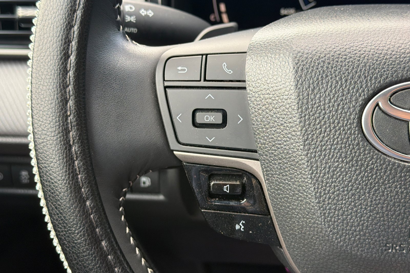 Used 2025 Toyota Camry SE w/ Convenience Package FWD image 29