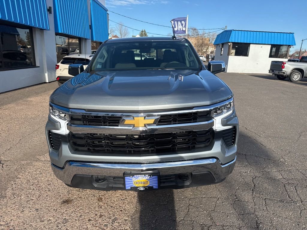 Used 2025 Chevrolet Silverado 1500 LT AWD/4WD image 3