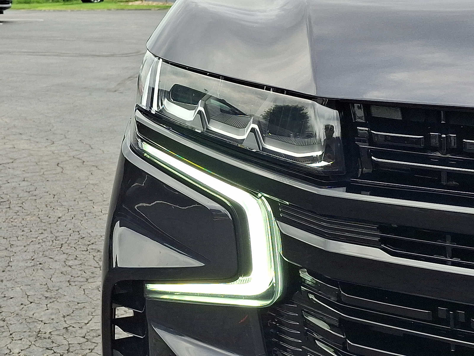 Used 2023 Chevrolet Suburban RST w/ Luxury Package AWD/4WD image 9