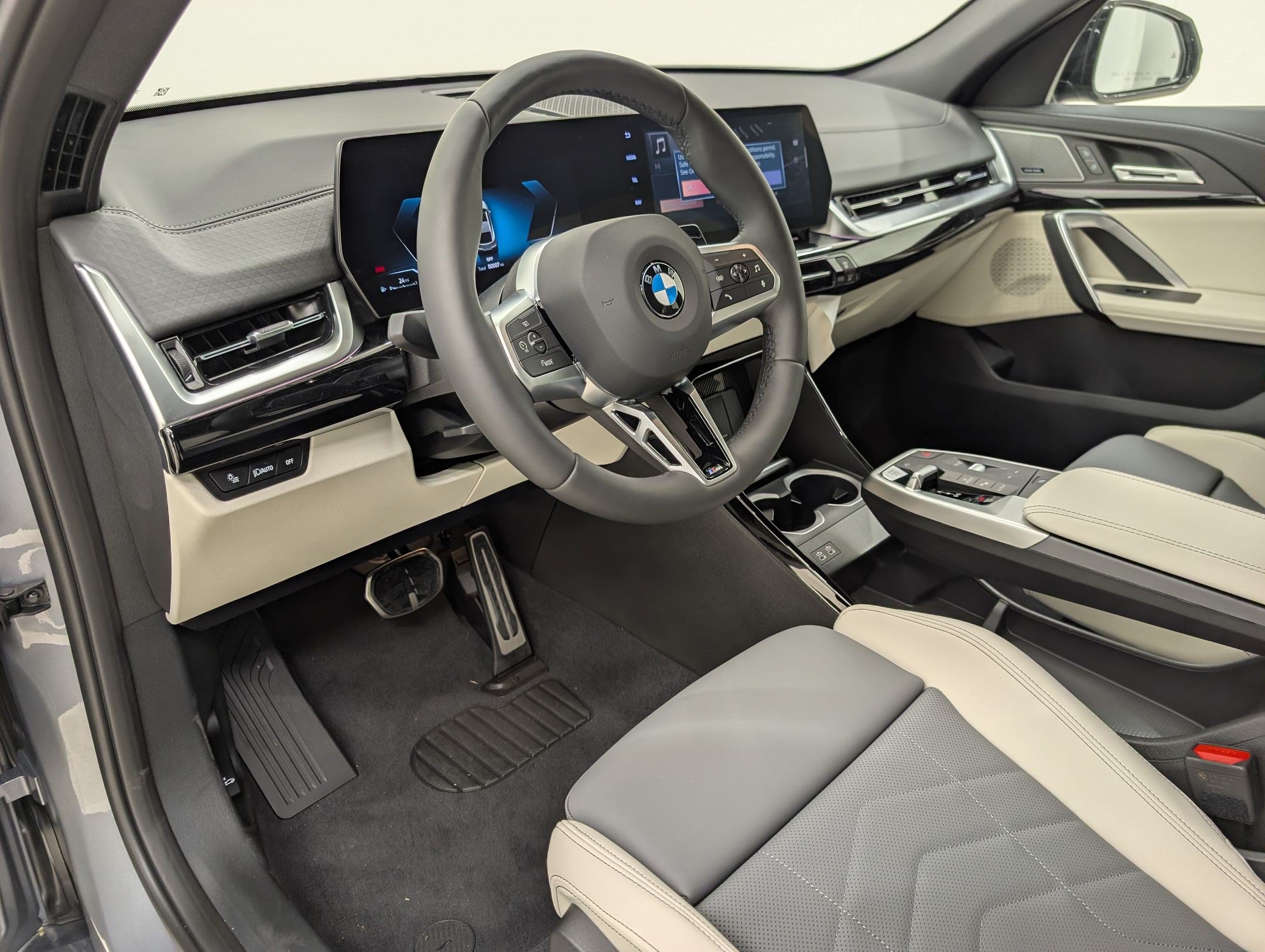 New 2026 BMW X2 xDrive28i w/ M Sport Package AWD/4WD image 4