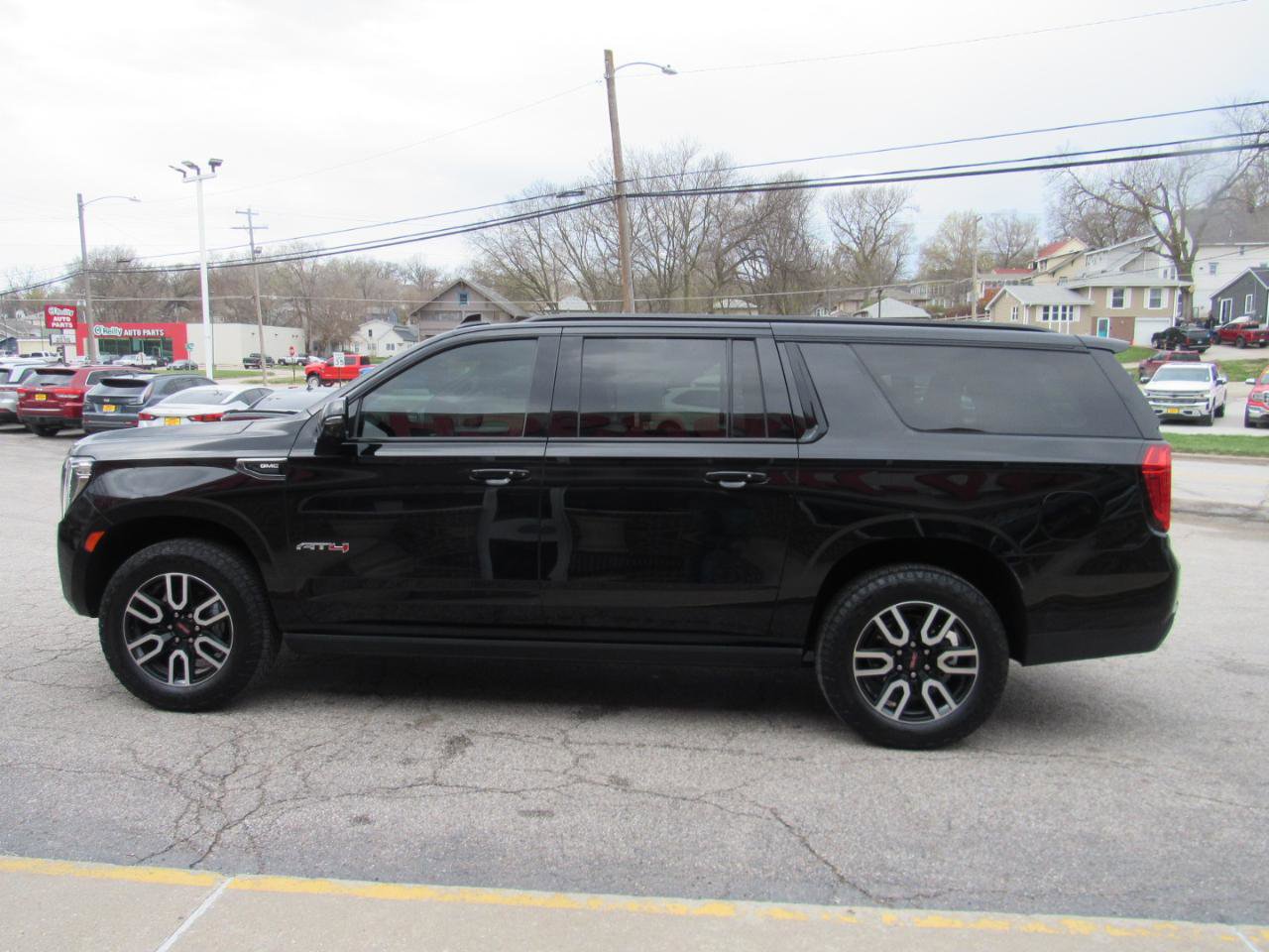 Used 2021 GMC Yukon XL AT4 w/ AT4 Premium Package image 10