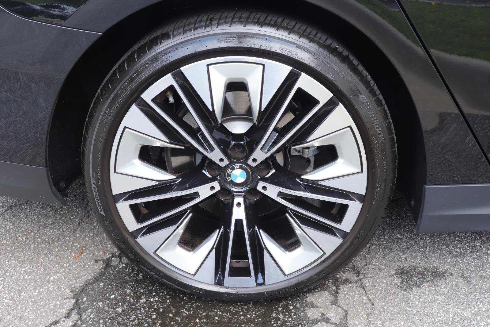Used 2025 BMW 530i xDrive w/ Premium Package AWD/4WD image 41