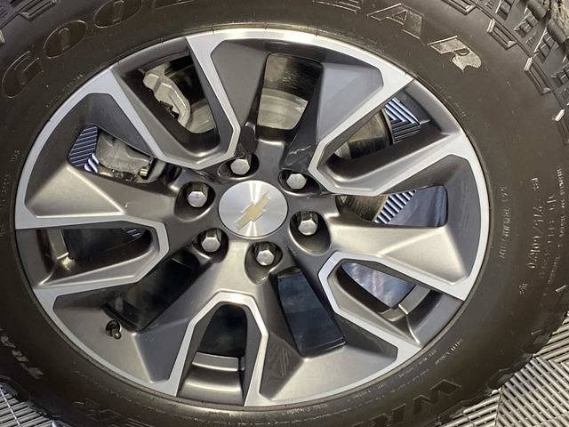 Used 2024 Chevrolet Silverado 1500 LT AWD/4WD image 28