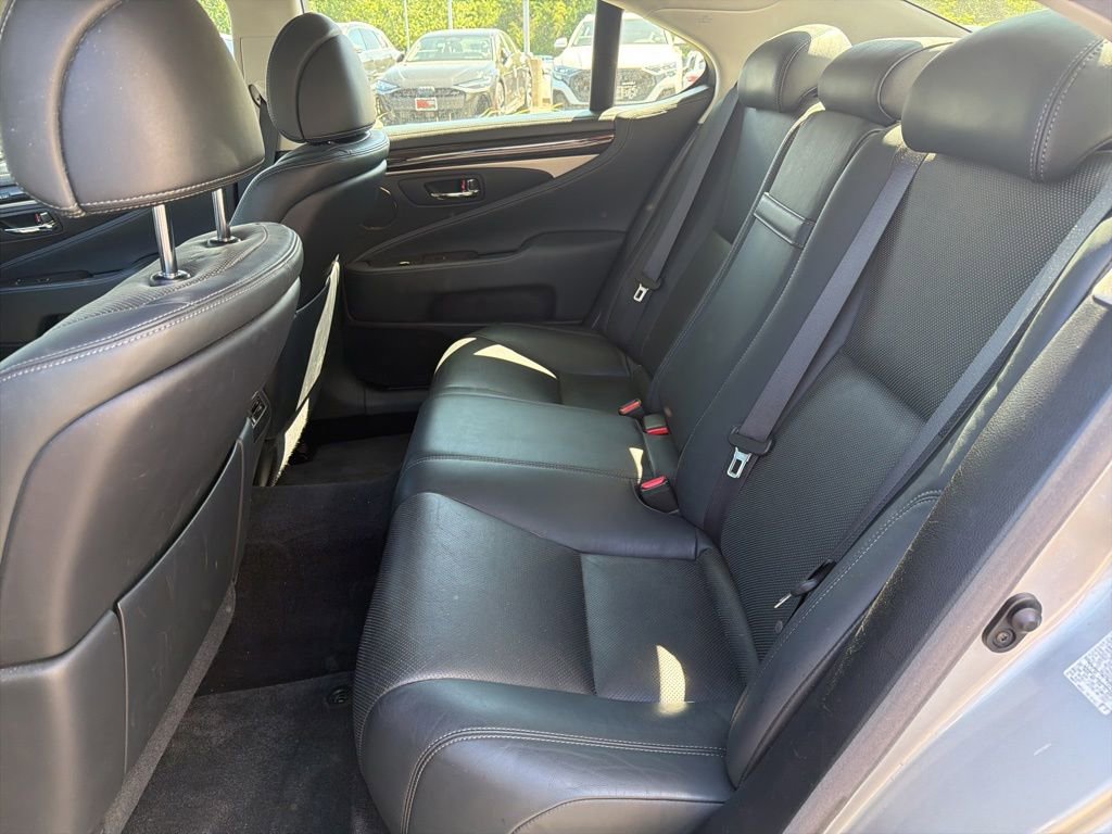 Used 2015 Lexus LS 460 AWD w/ Comfort Package image 6