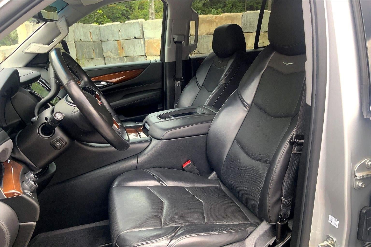 Used 2019 Cadillac Escalade Premium Luxury AWD/4WD image 23