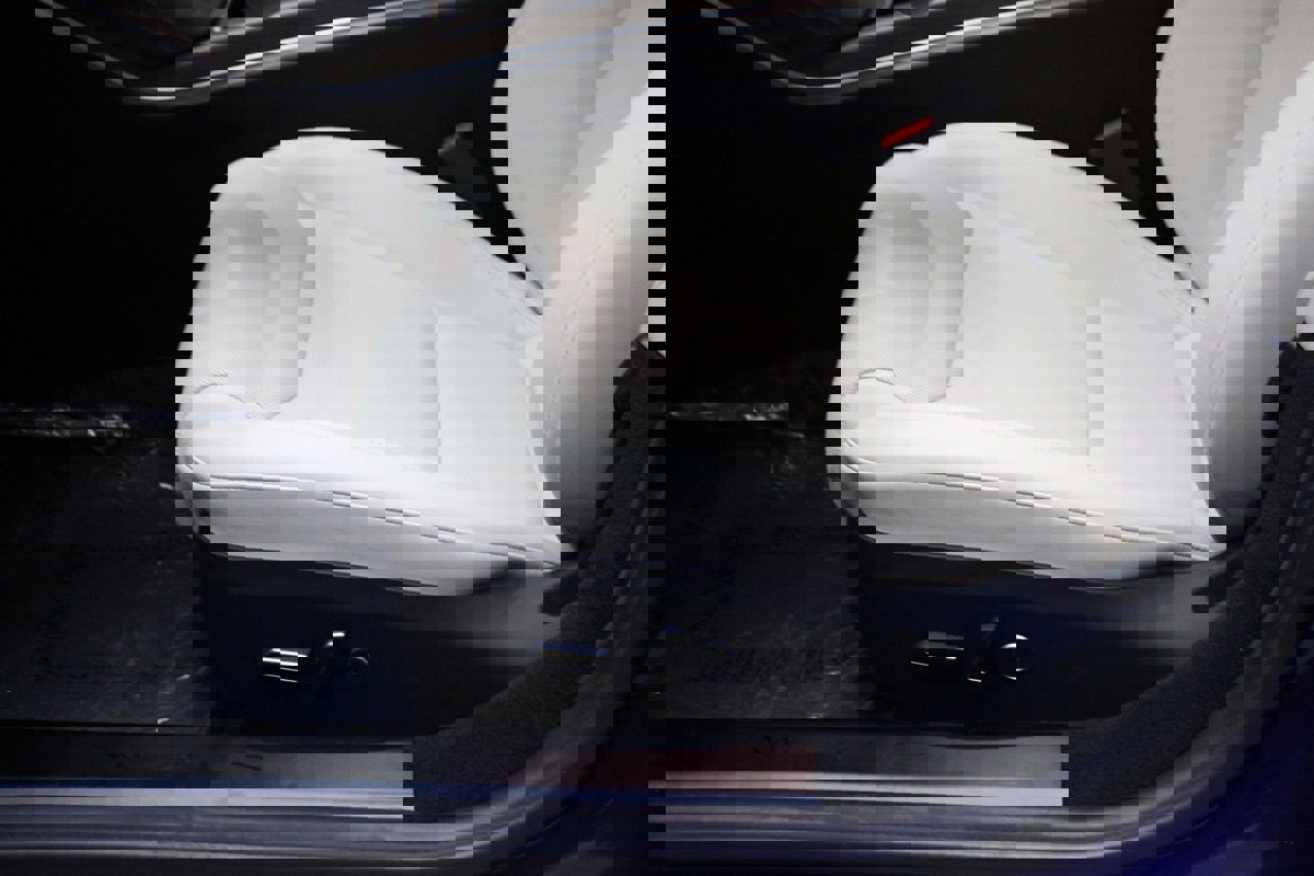 Used 2022 Tesla Model S AWD image 31