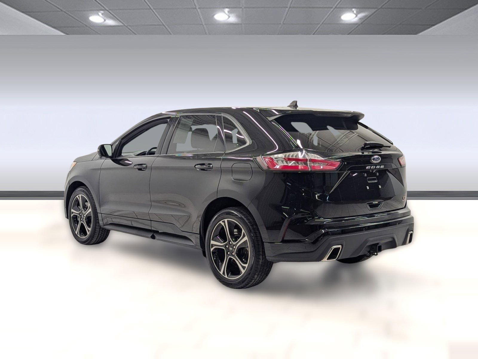 Used 2022 Ford Edge ST image 2