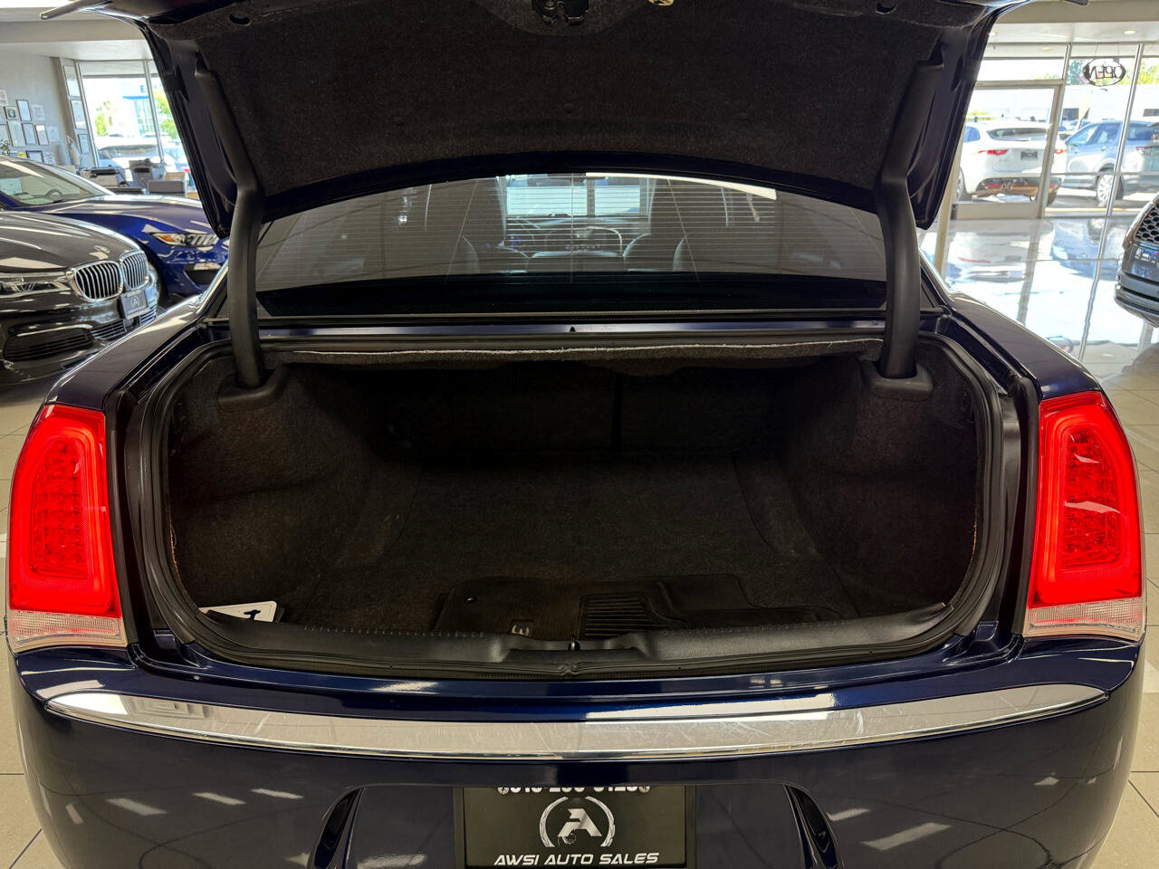 Used 2015 Chrysler 300 Limited image 21