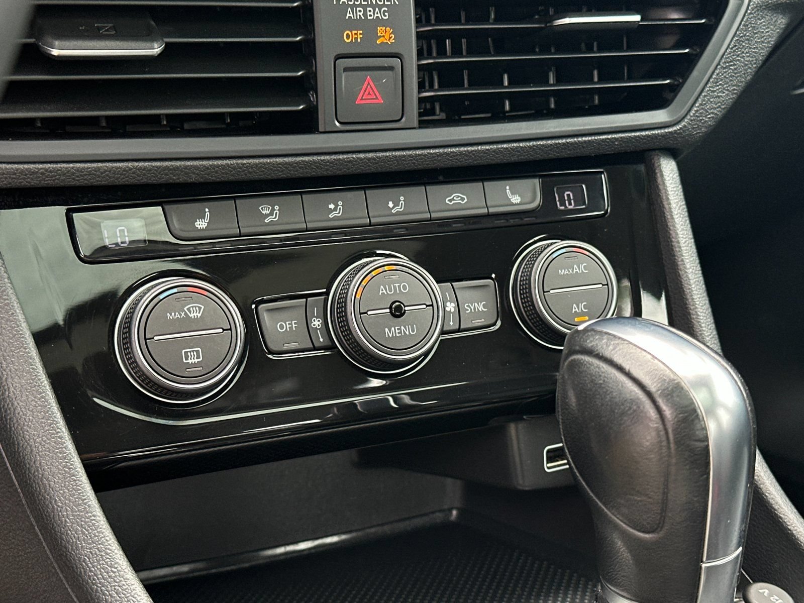 Used 2019 Volkswagen Jetta SE FWD image 17
