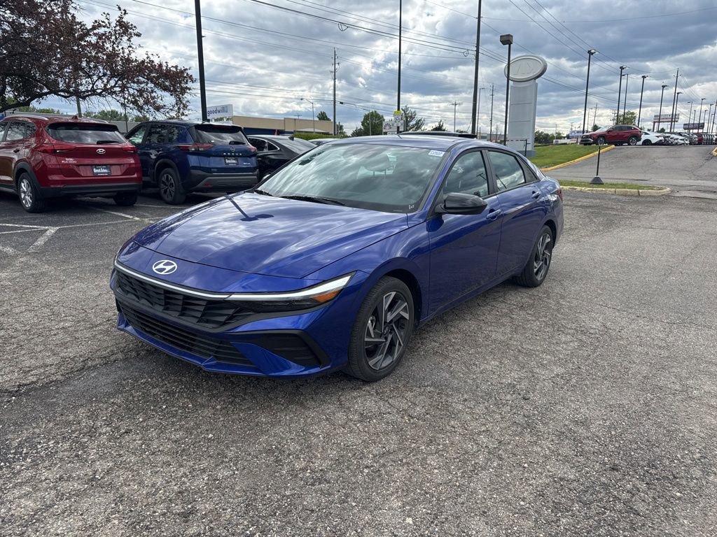 Used 2025 Hyundai Elantra Sport FWD image 1