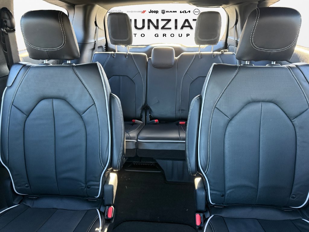 New 2026 Chrysler Pacifica Limited w/ S Appearance Package AWD/4WD image 16