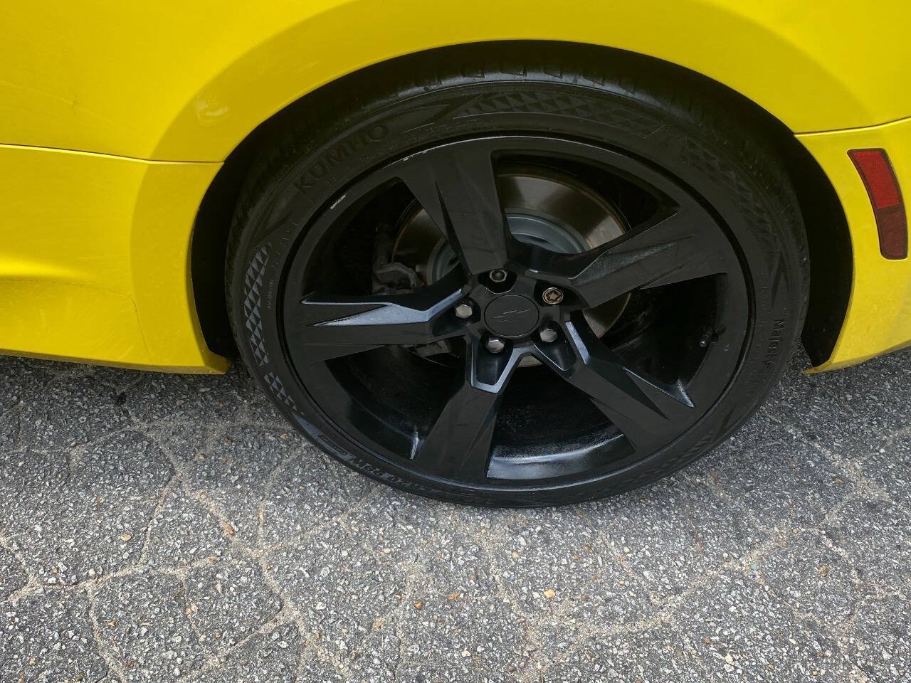 Used 2016 Chevrolet Camaro LT RWD image 9