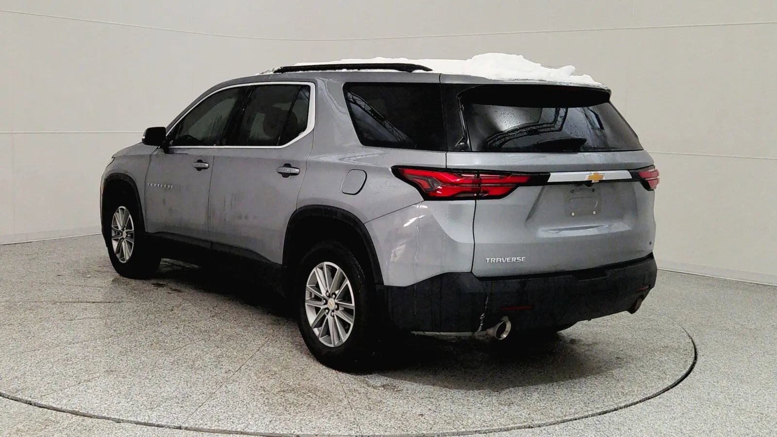 Used 2023 Chevrolet Traverse LT image 5