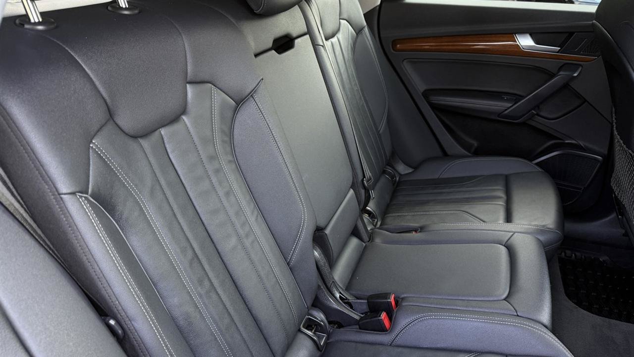 Used 2022 Audi Q5 e Premium Plus w/ Premium Plus Package AWD/4WD image 38