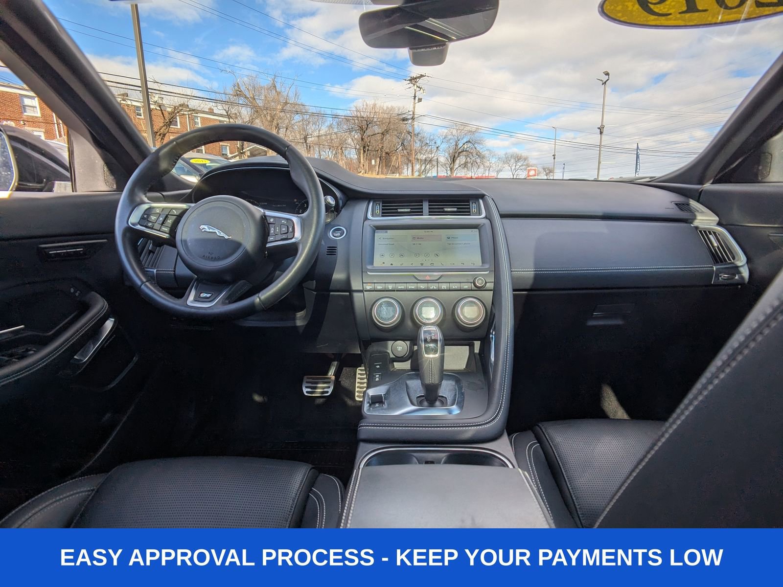 Used 2019 Jaguar E-PACE R-Dynamic SE image 17