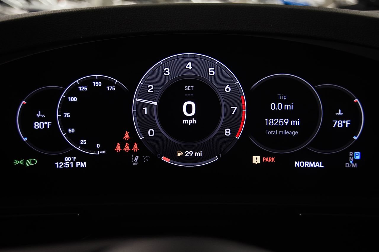 Certified 2025 Porsche Cayenne AWD/4WD image 14