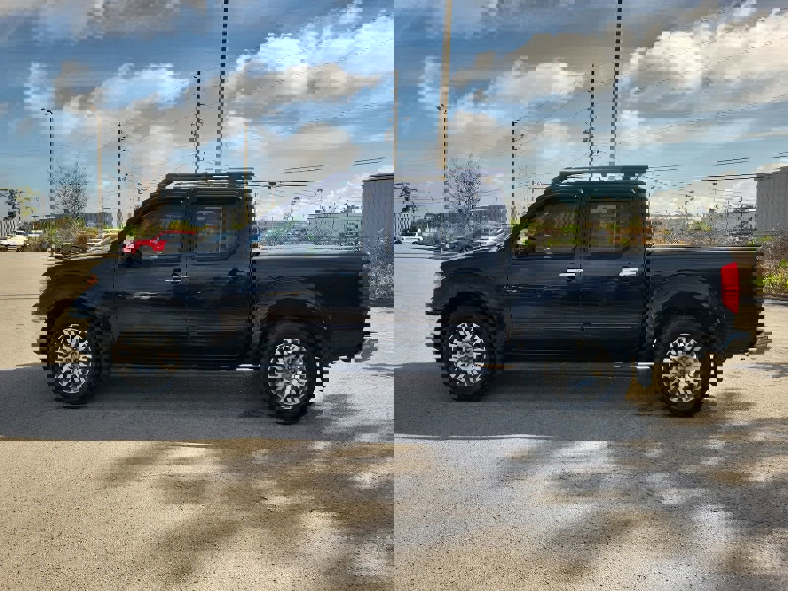 Used 2010 Nissan Frontier LE w/ LE Value Truck Pkg image 3