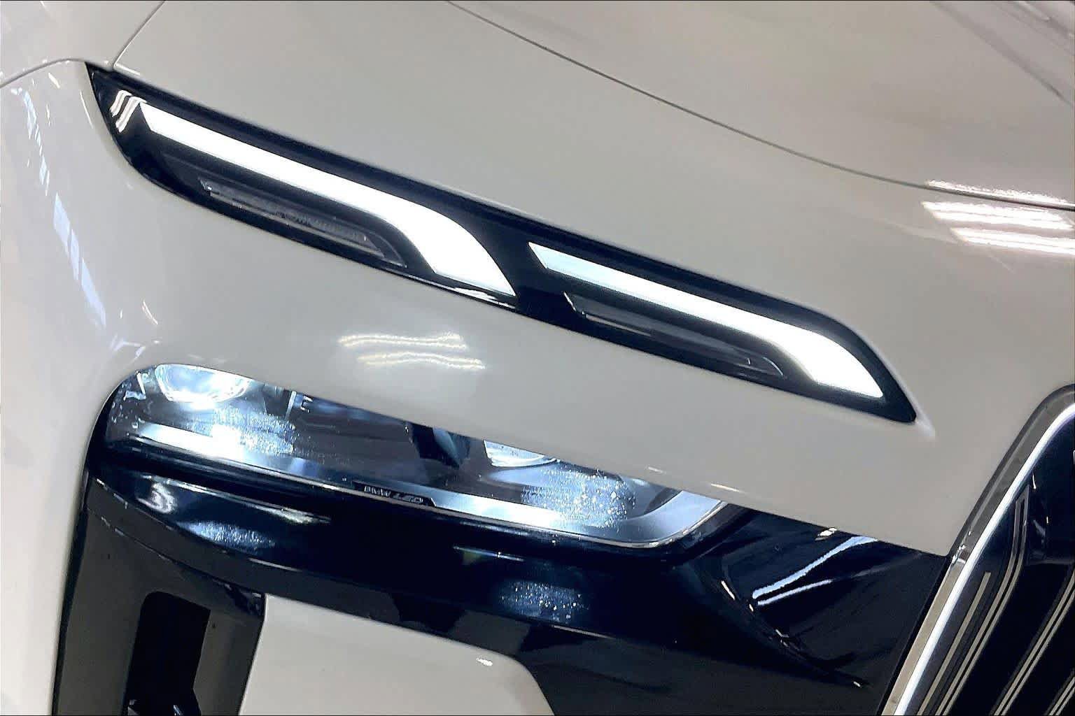 Used 2025 BMW 740i xDrive AWD/4WD image 25