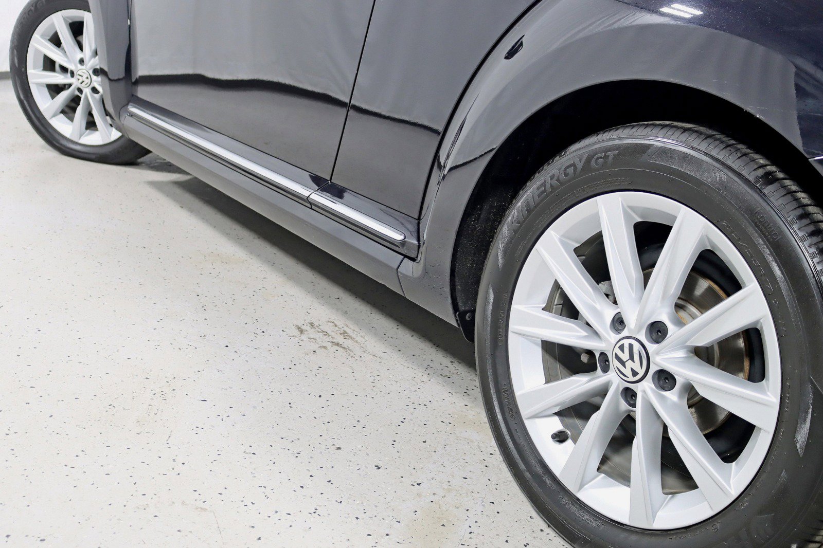 Used 2018 Volkswagen Beetle 2.0T SE FWD image 12