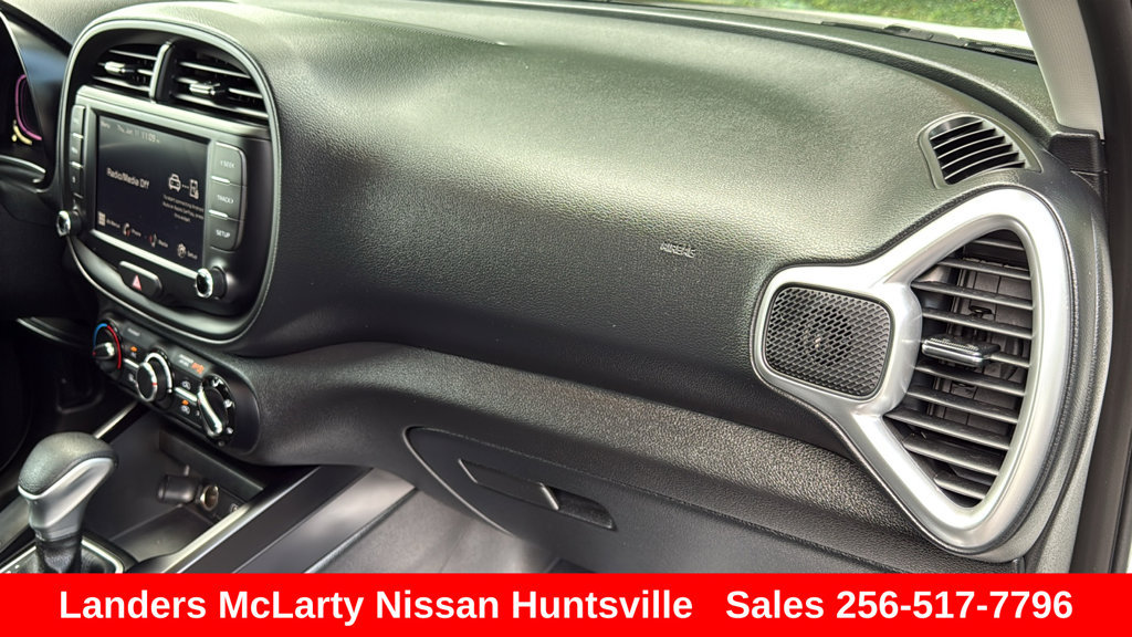 Used 2025 Kia Soul LX FWD image 16