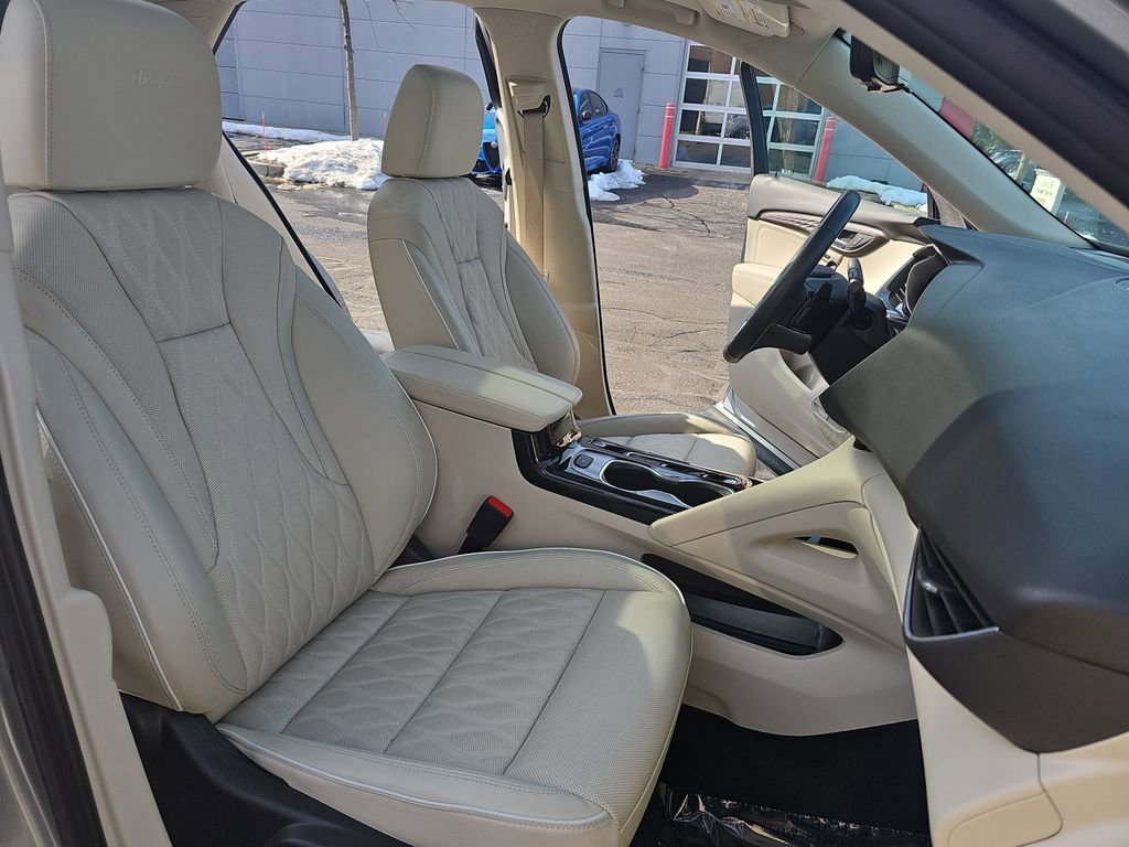 Used 2023 Buick Envision Avenir image 10