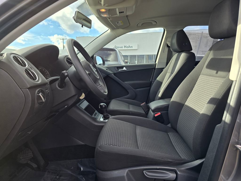 Used 2011 Volkswagen Tiguan S image 22