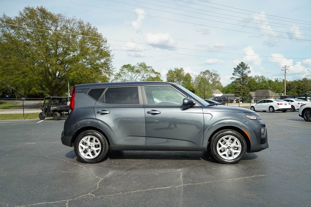 Used 2022 Kia Soul LX w/ Technology Package image 2