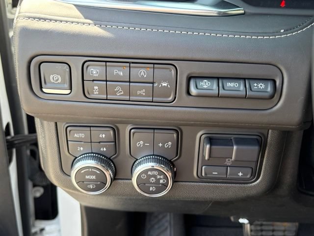 Used 2024 GMC Yukon XL Denali Ultimate AWD/4WD image 25