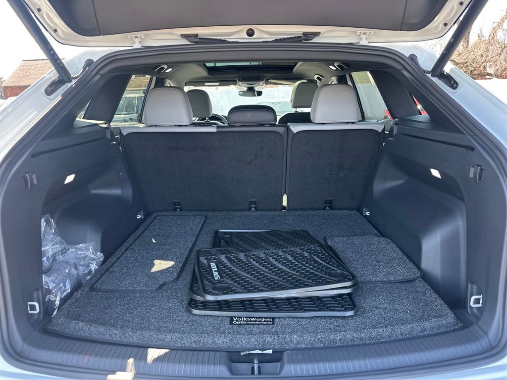 Used 2025 Volkswagen Atlas Cross Sport SEL image 30