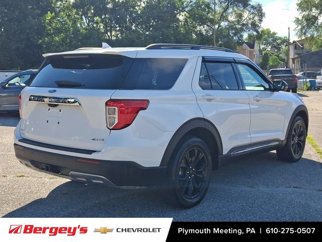 Used 2024 Ford Explorer XLT w/ Equipment Group 202A AWD/4WD image 8