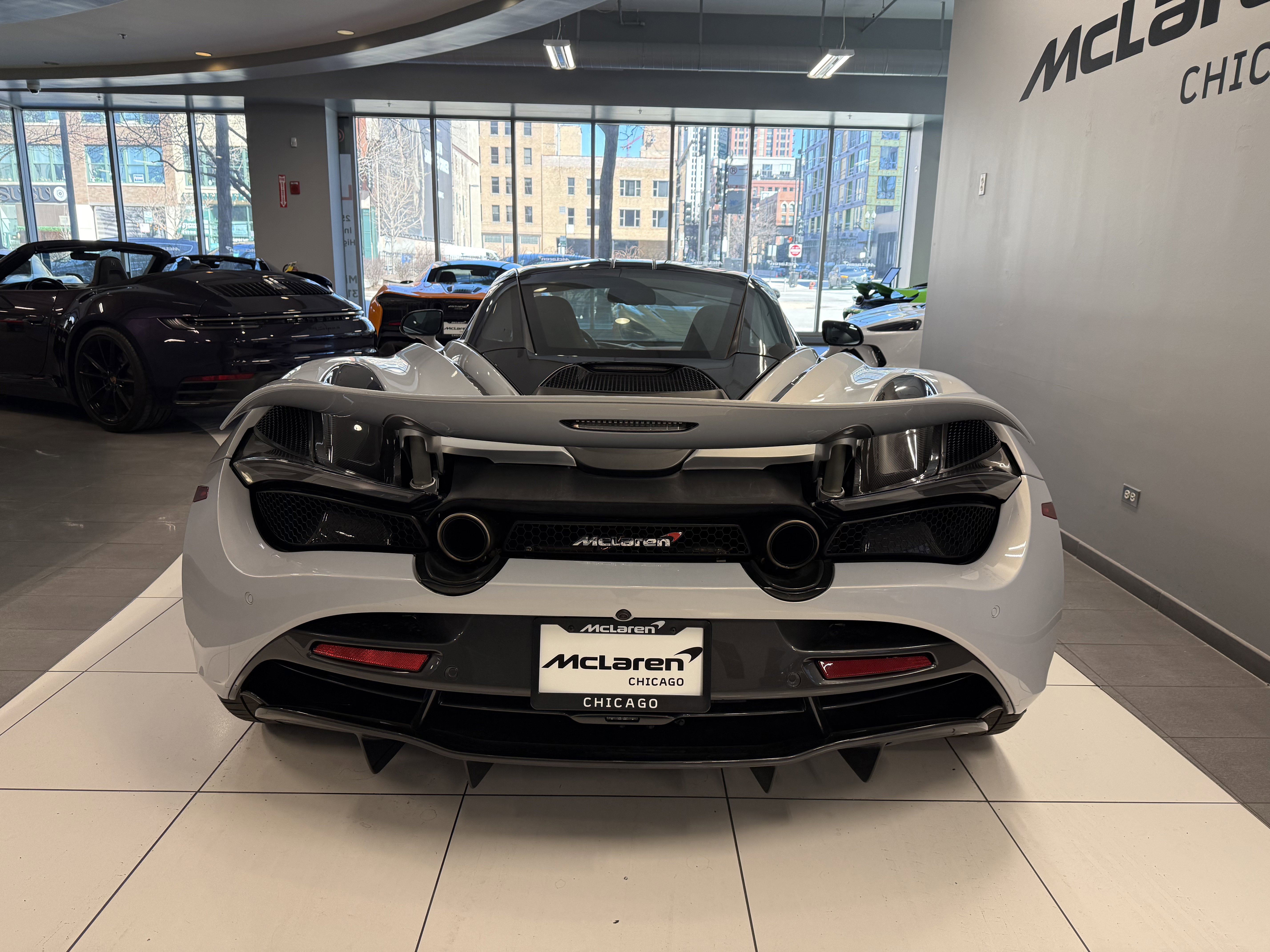 Used 2018 McLaren 720S image 2
