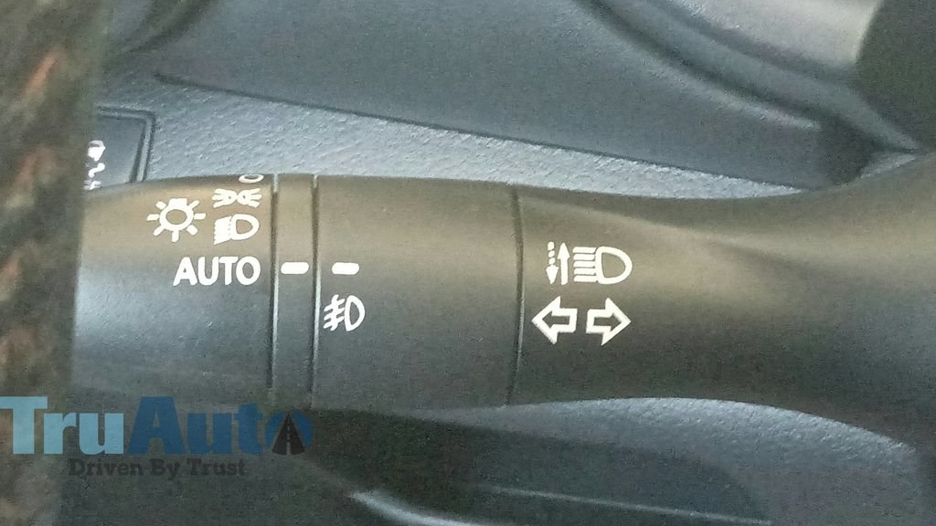 Used 2019 Nissan Kicks SR w/ SR Premium Package FWD image 32