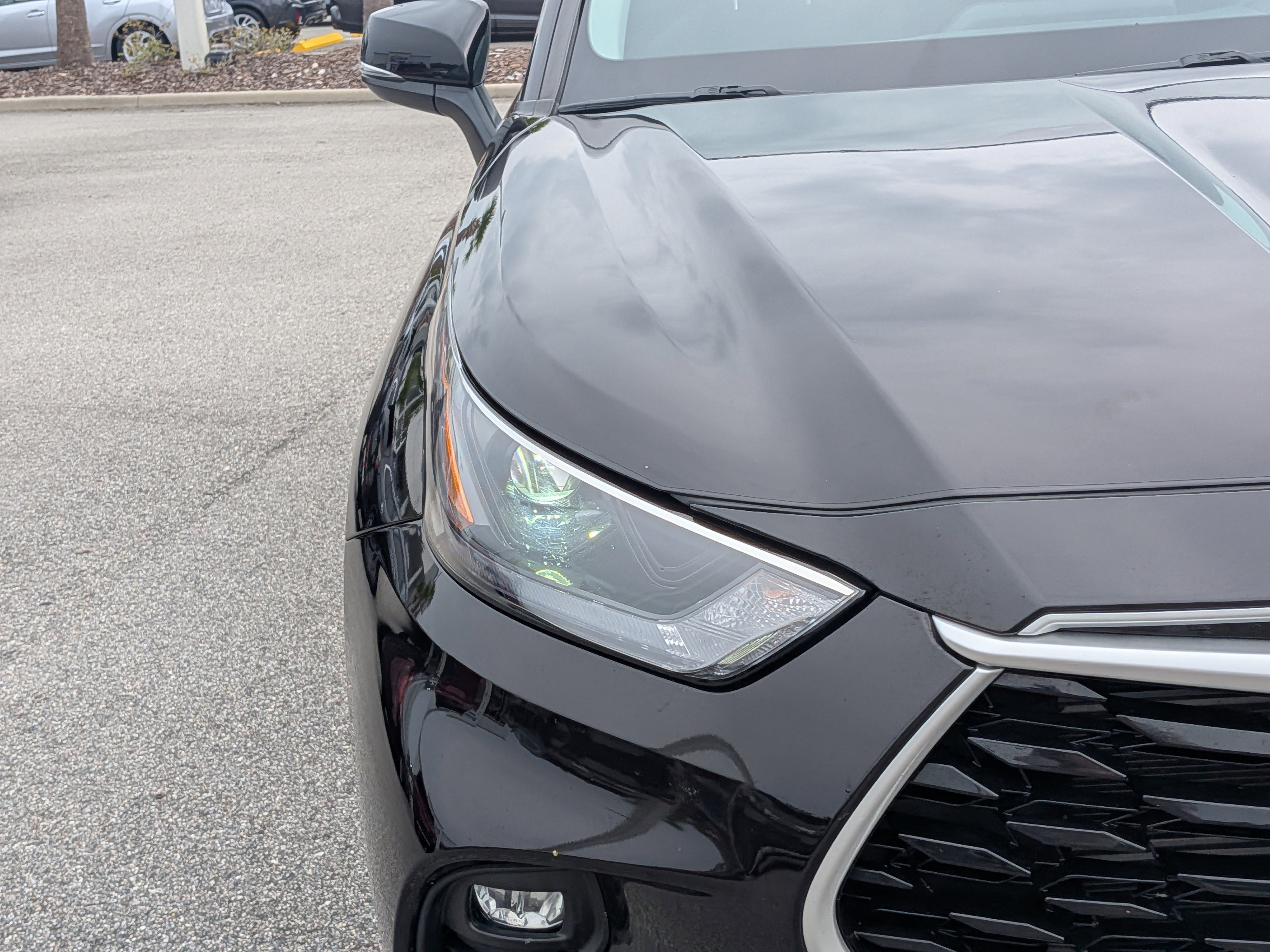 Used 2022 Toyota Highlander XLE AWD/4WD image 10