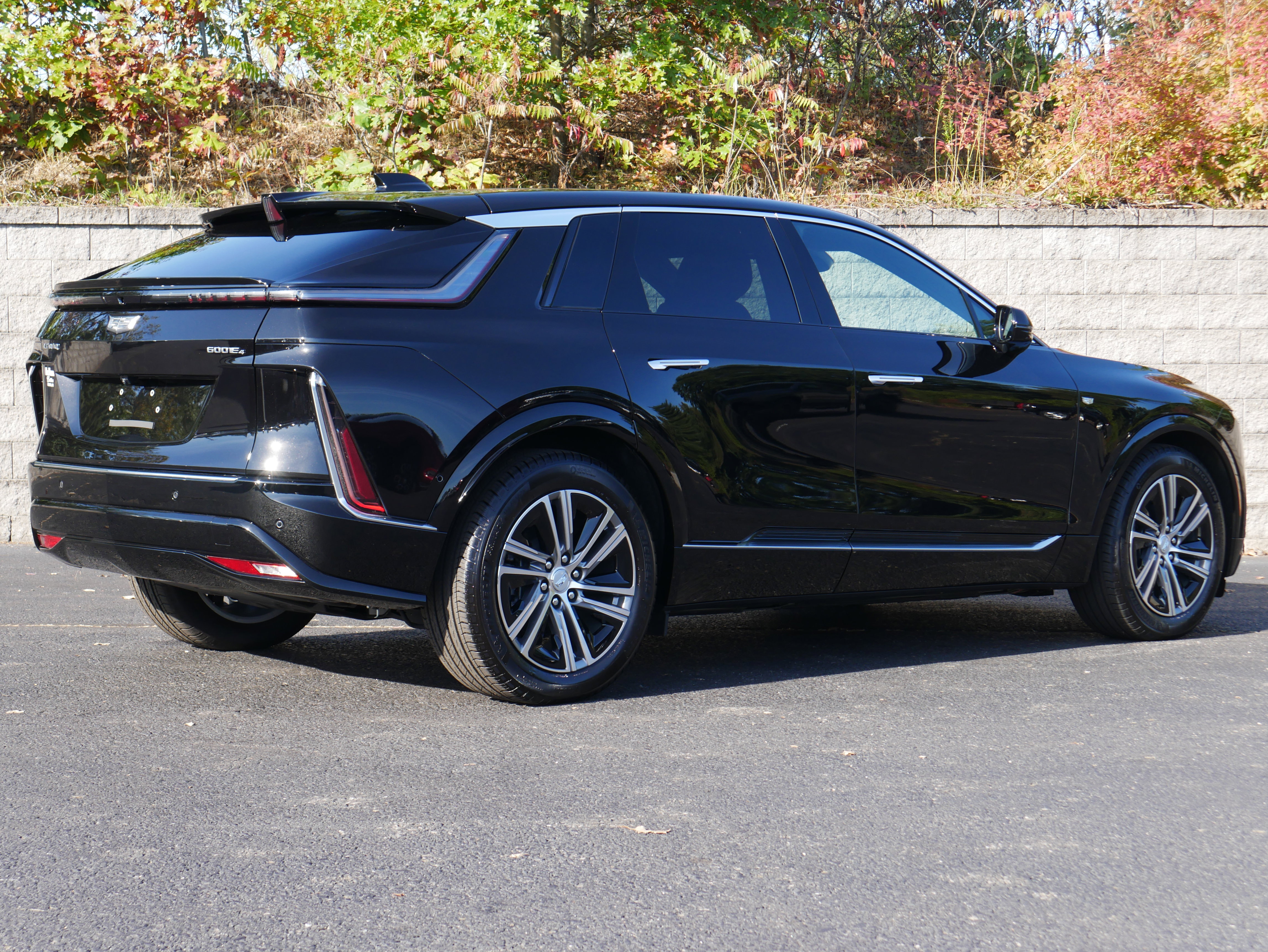 Used 2025 Cadillac Lyriq Luxury w/ LPO, Floor Liner Package AWD/4WD image 7