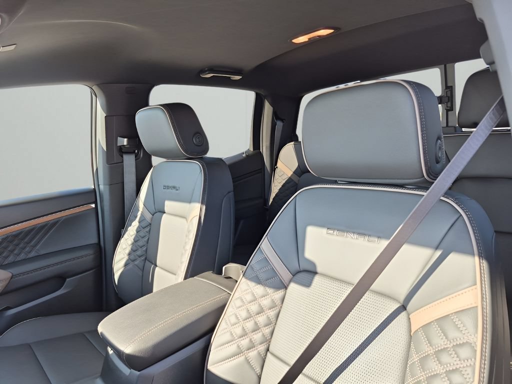 New 2026 GMC Canyon Denali w/ LPO, Denali Black Edition AWD/4WD image 36