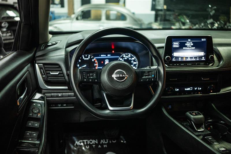 Used 2024 Nissan Rogue SV FWD image 16