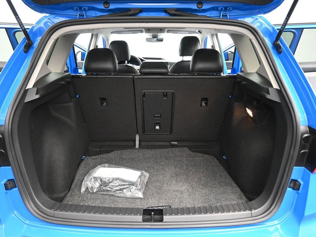 Used 2022 Volkswagen Taos SEL w/ Panoramic Sunroof Package image 22