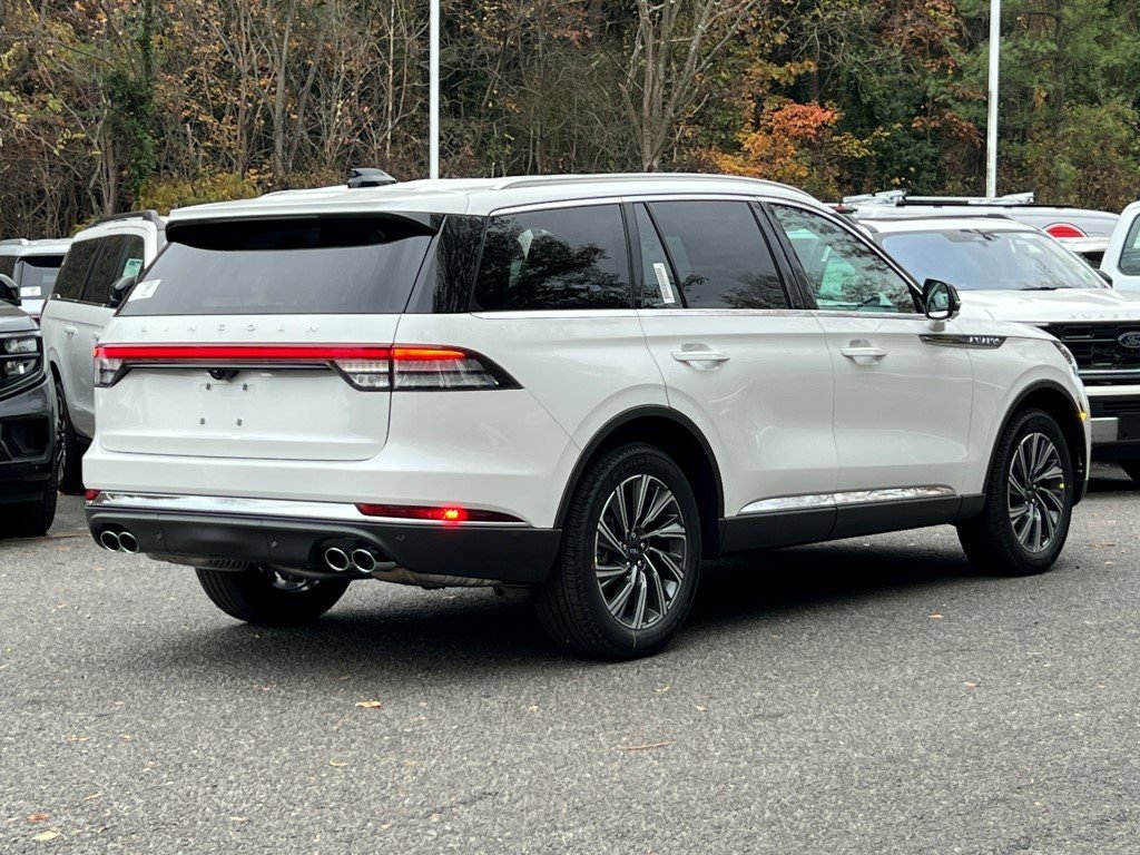 New 2026 Lincoln Aviator AWD image 4